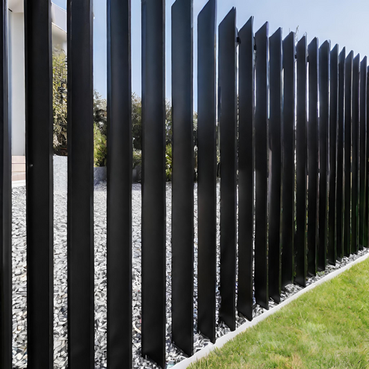 Staggered Fence (Painted Ali)